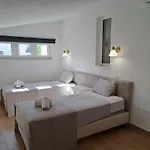 Libertos V4 - Vip By Interhome *